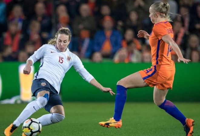 与他在场上 与他在场上