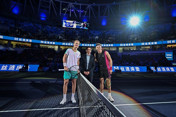 战略背后的 战略背后的